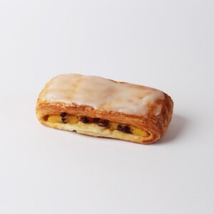 Couque Suisse longue, une pâtisserie moelleuse et chocolatée, idéale pour accompagner votre café ou pour une pause sucrée.