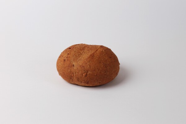 Pistolet gris, un petit pain moelleux et savoureux, idéal pour accompagner vos plats ou pour un sandwich gourmand.