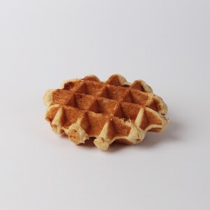 Gaufre Liégeoise sucrée au beurre, une spécialité belge moelleuse à l'intérieur et croustillante à l'extérieur. Parfaite pour un goûter sucré !