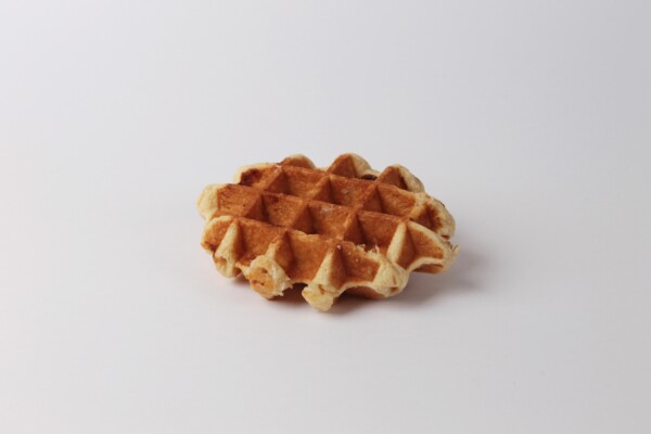 Gaufre Liégeoise sucrée au beurre, une spécialité belge moelleuse à l'intérieur et croustillante à l'extérieur. Parfaite pour un goûter sucré !