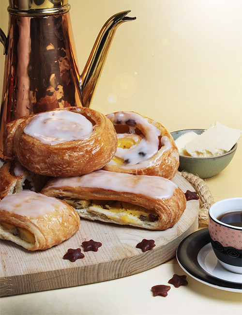 Assortiment de couques suisses natures et à la crème fourni par Panistar, fournisseur de boulangeries et de grossistes.