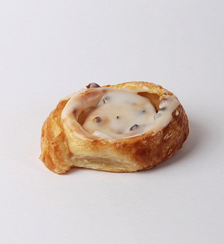 Couque suisse aux raisins fourrée à la crème pâtissière. Proposée par Panistar, fournisseur de couques suisses aux raisins pour les boulangeries.